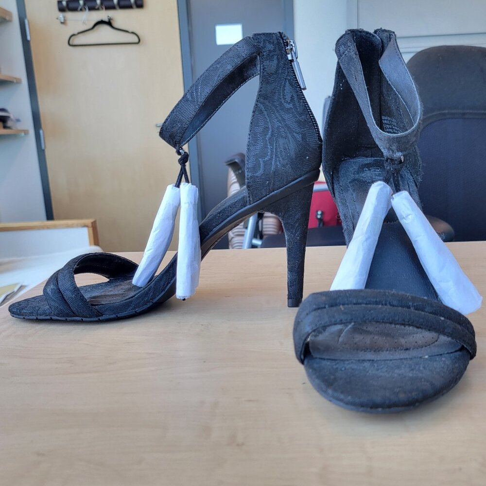 Kenneth Cole Reaction Open Toe Zip up Tassle Heels